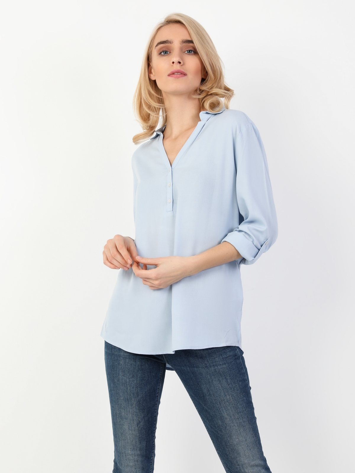 Basic V Yaka Düğmeli Regular Fit Kadın Mavi Uzun Kol Gömlek