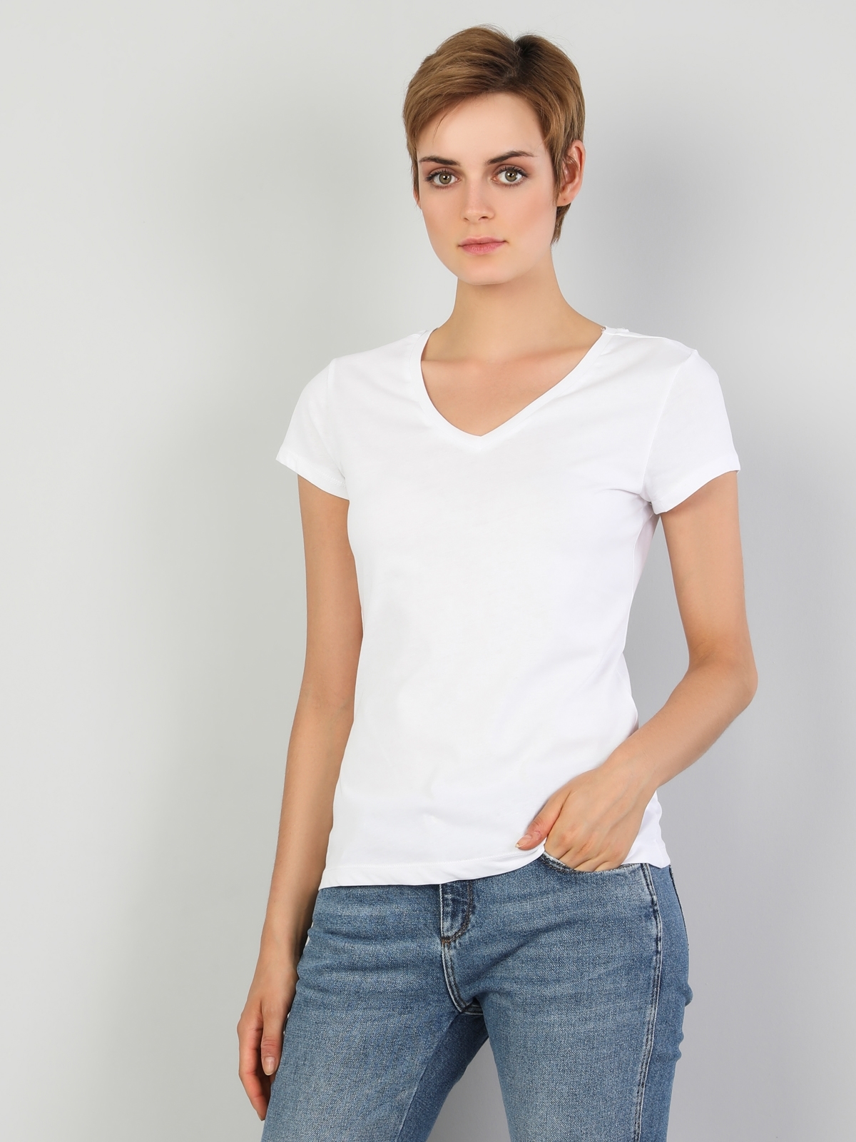 Regular Fit V Yaka Örme Kadın Beyaz Kısa Kol Tişört