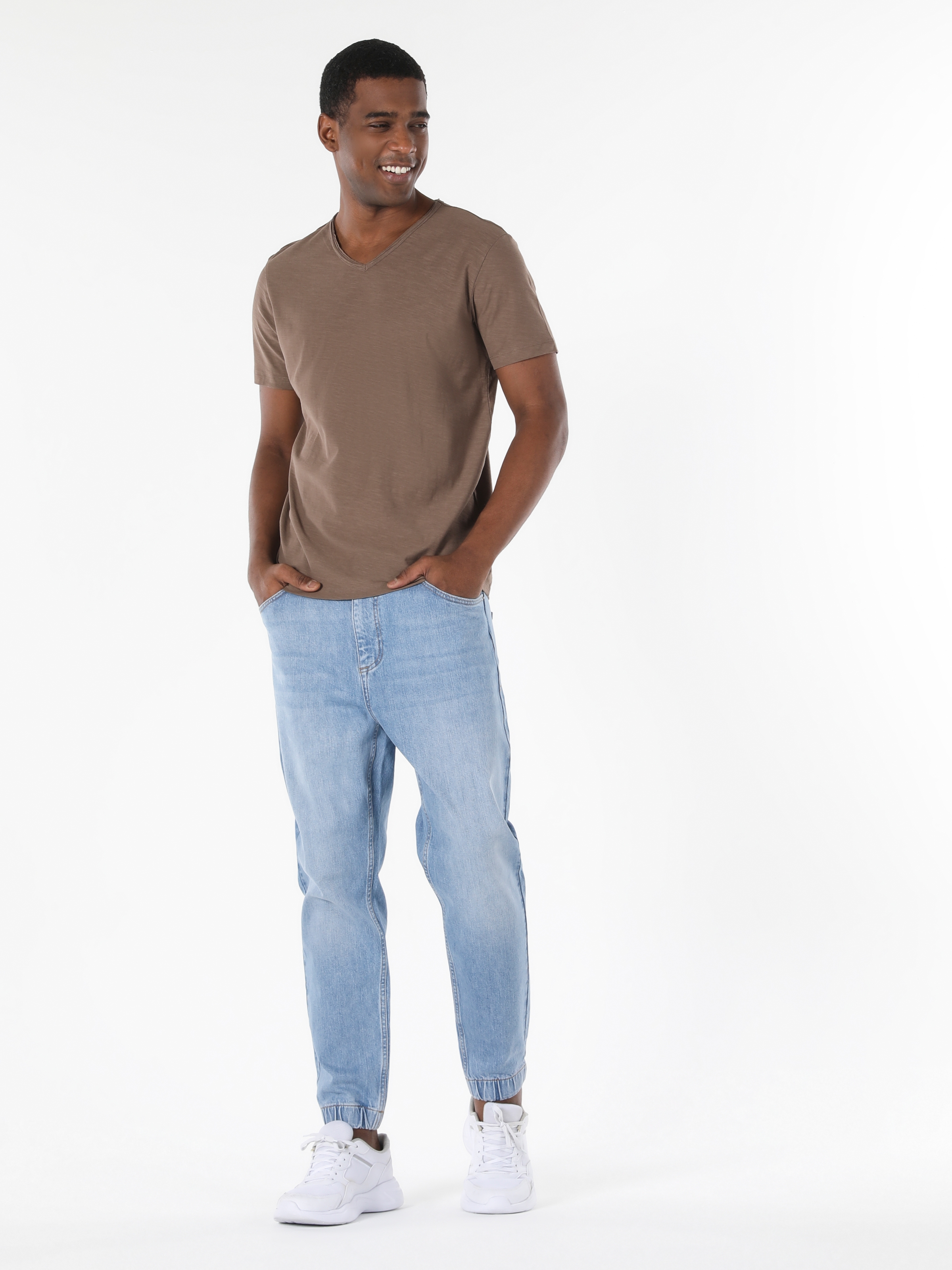 Classic Fitt V Yaka Basic Kahverengi Erkek Kısa Kol Tişört