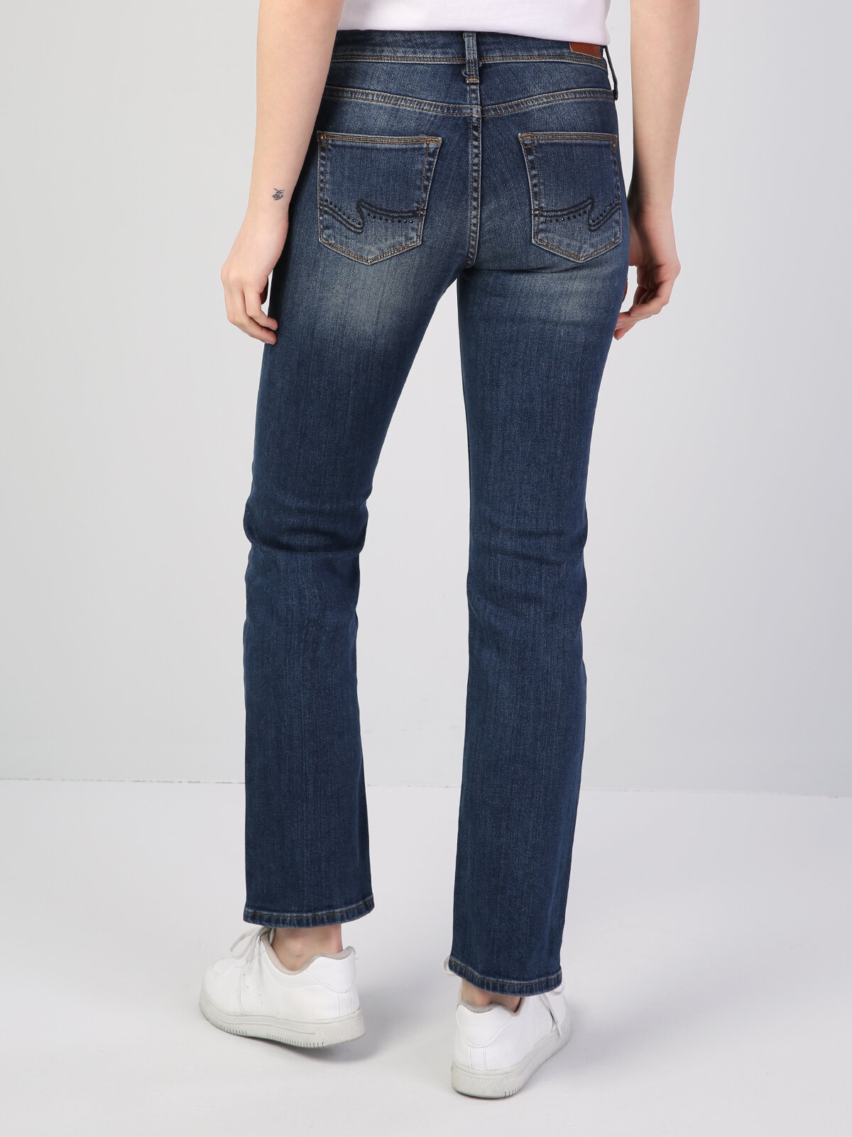 792 Mıla Orta Bel Düz Paça Regular Fit Koyu Mavi Kadın Jean Pantolon