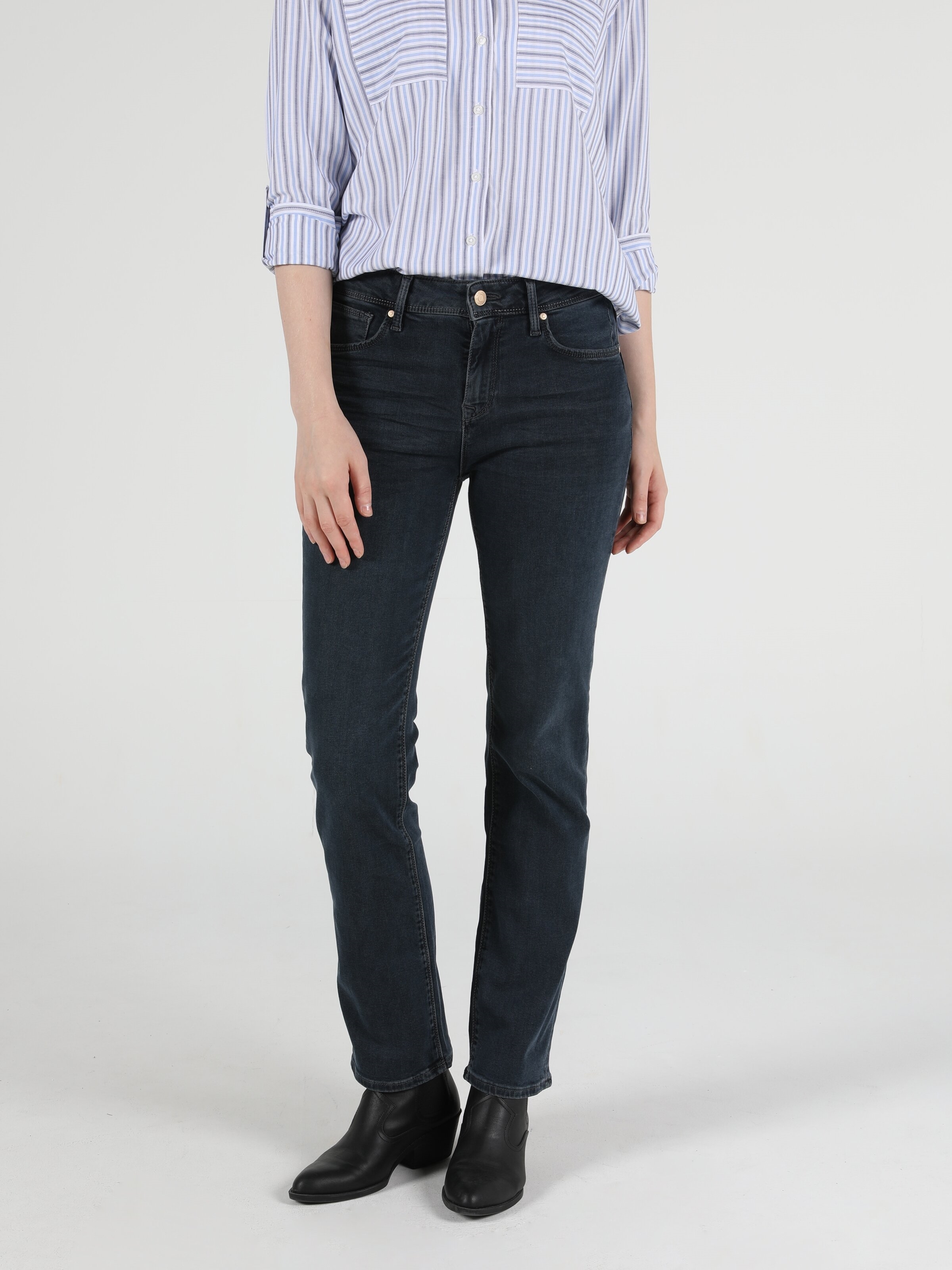 792 Mıla Orta Bel Düz Paça Regular Fit Koyu Mavi Kadın Jean Pantolon