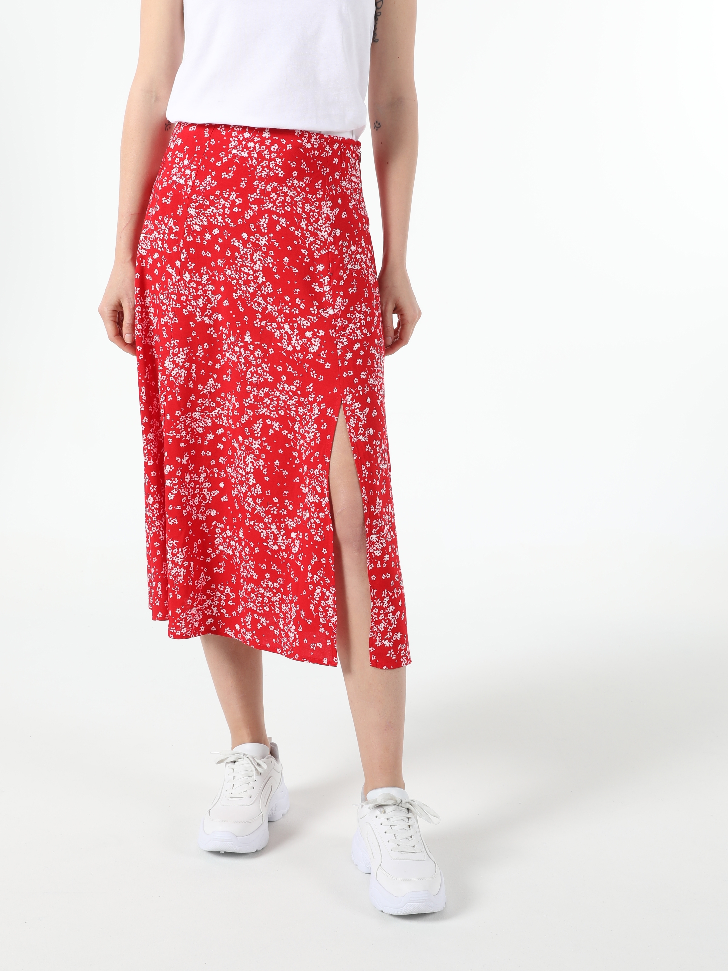 Colins Red Woman Skirt. 1
