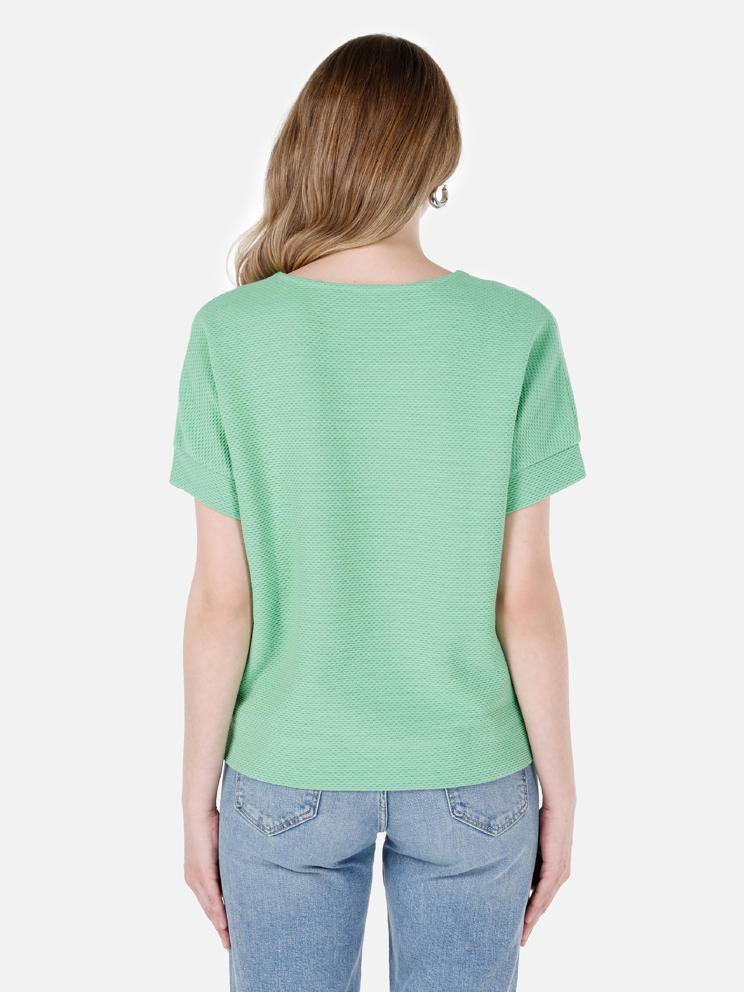 Normal Kesim V Yaka Yeşil Kadın Kısa Kol Tişört