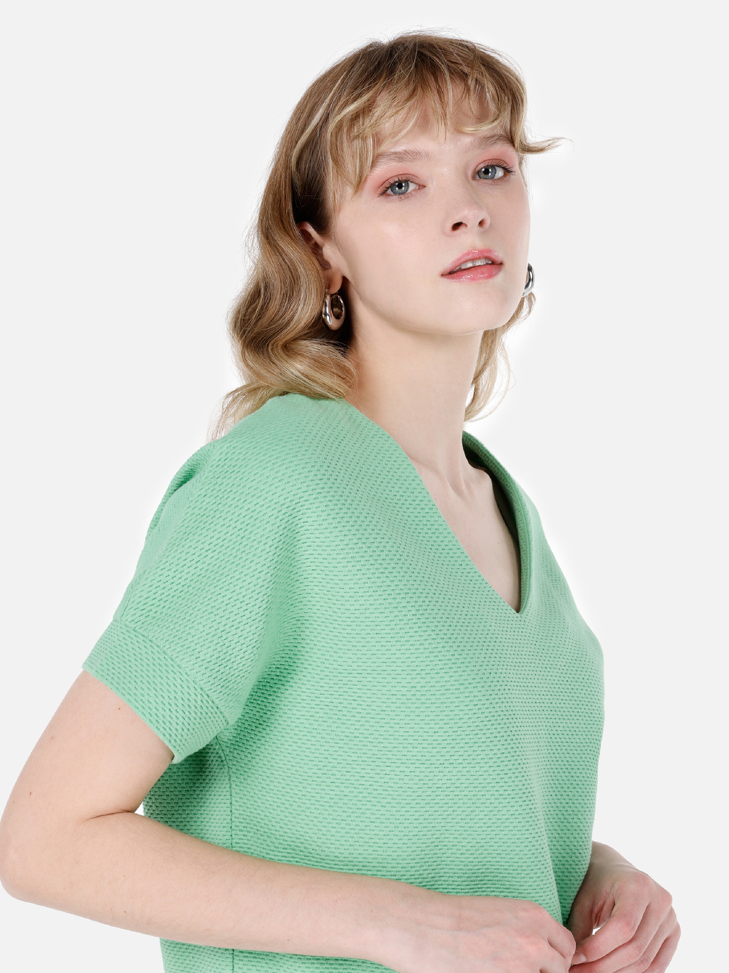 Normal Kesim V Yaka Yeşil Kadın Kısa Kol Tişört