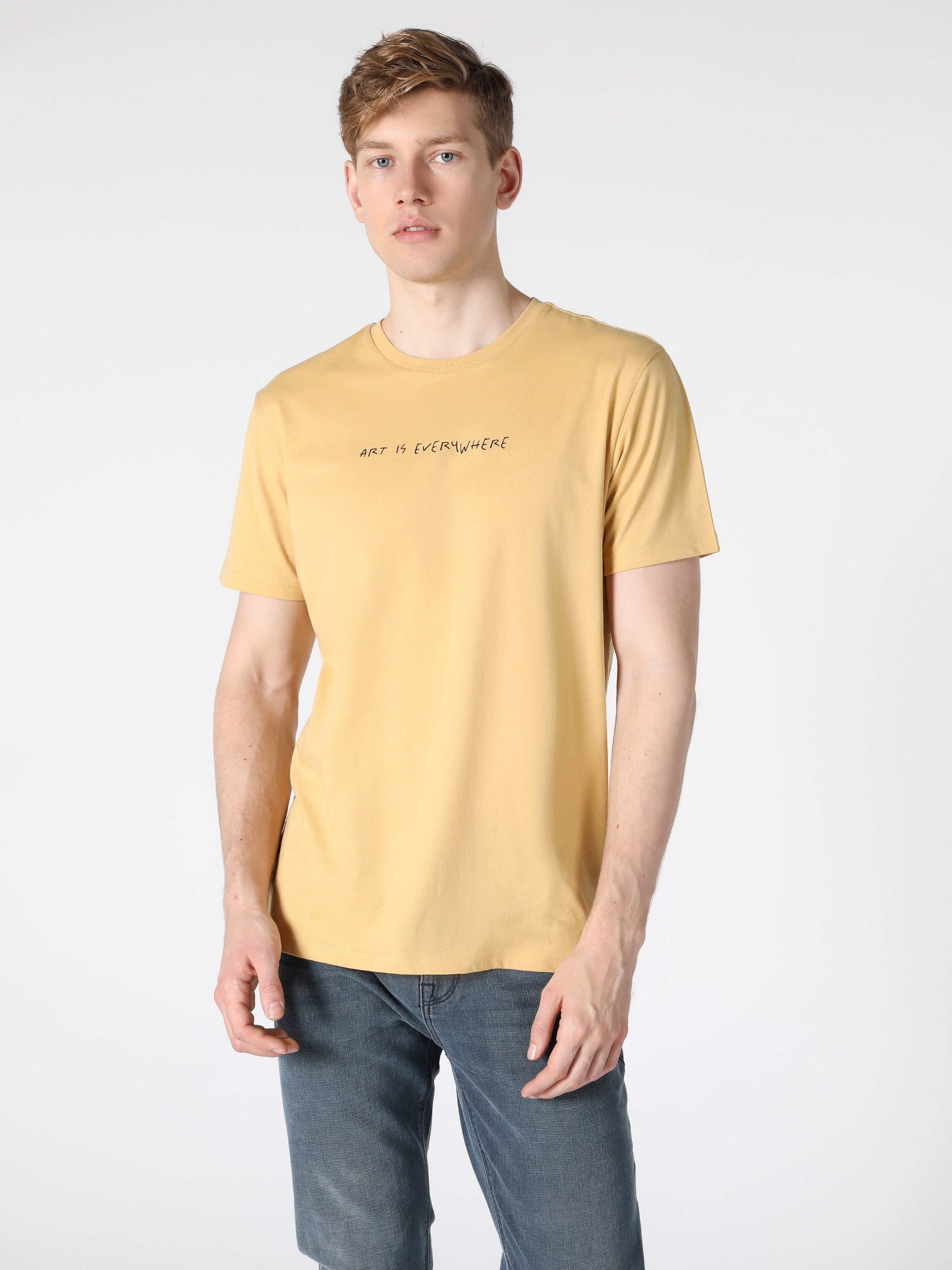 Yazı Baskılı Sarı Erkek Kısa Kol Tişört