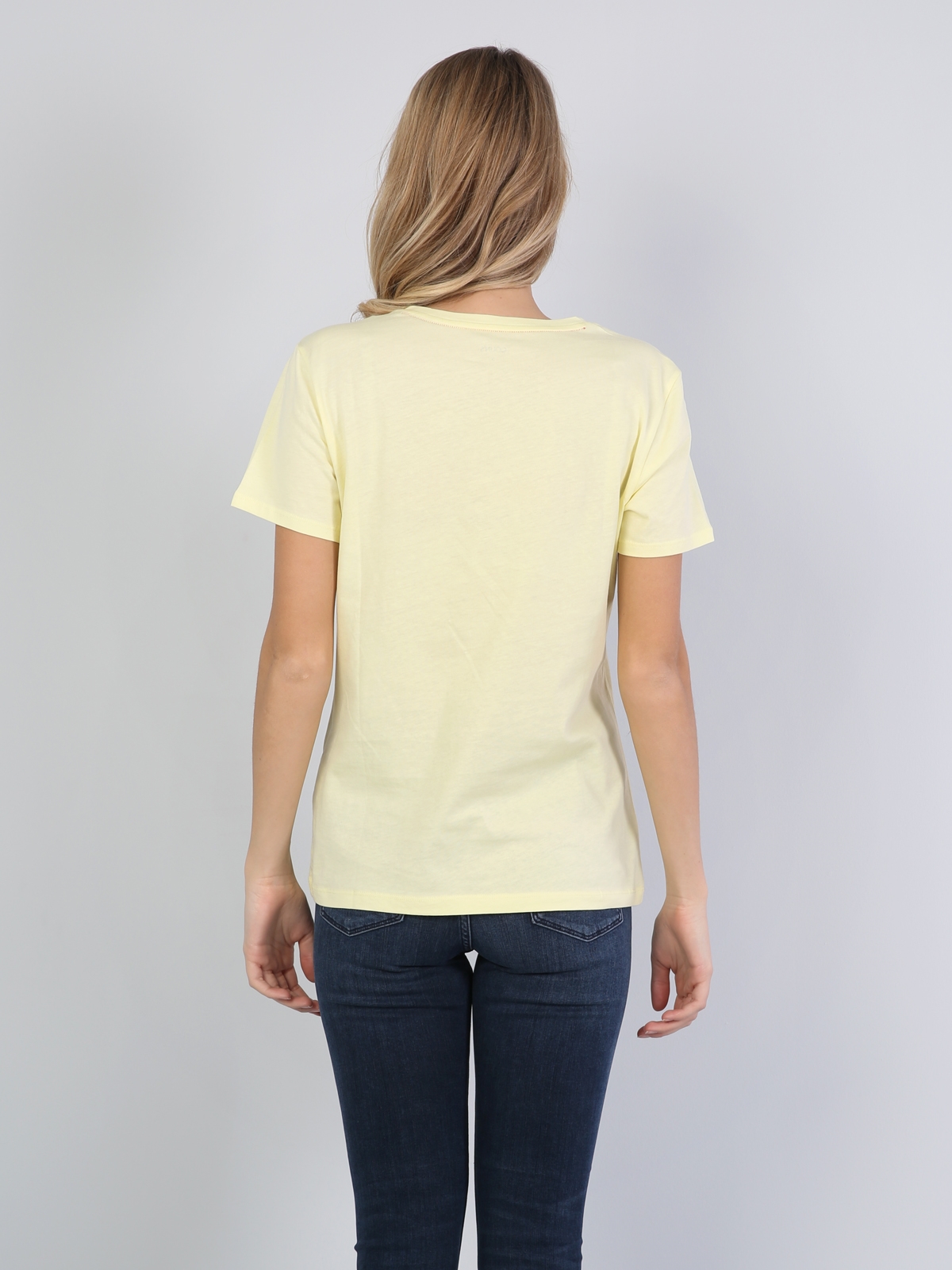 Sarı Yuvarlak Yaka Kadın Kısa Kol Tişört