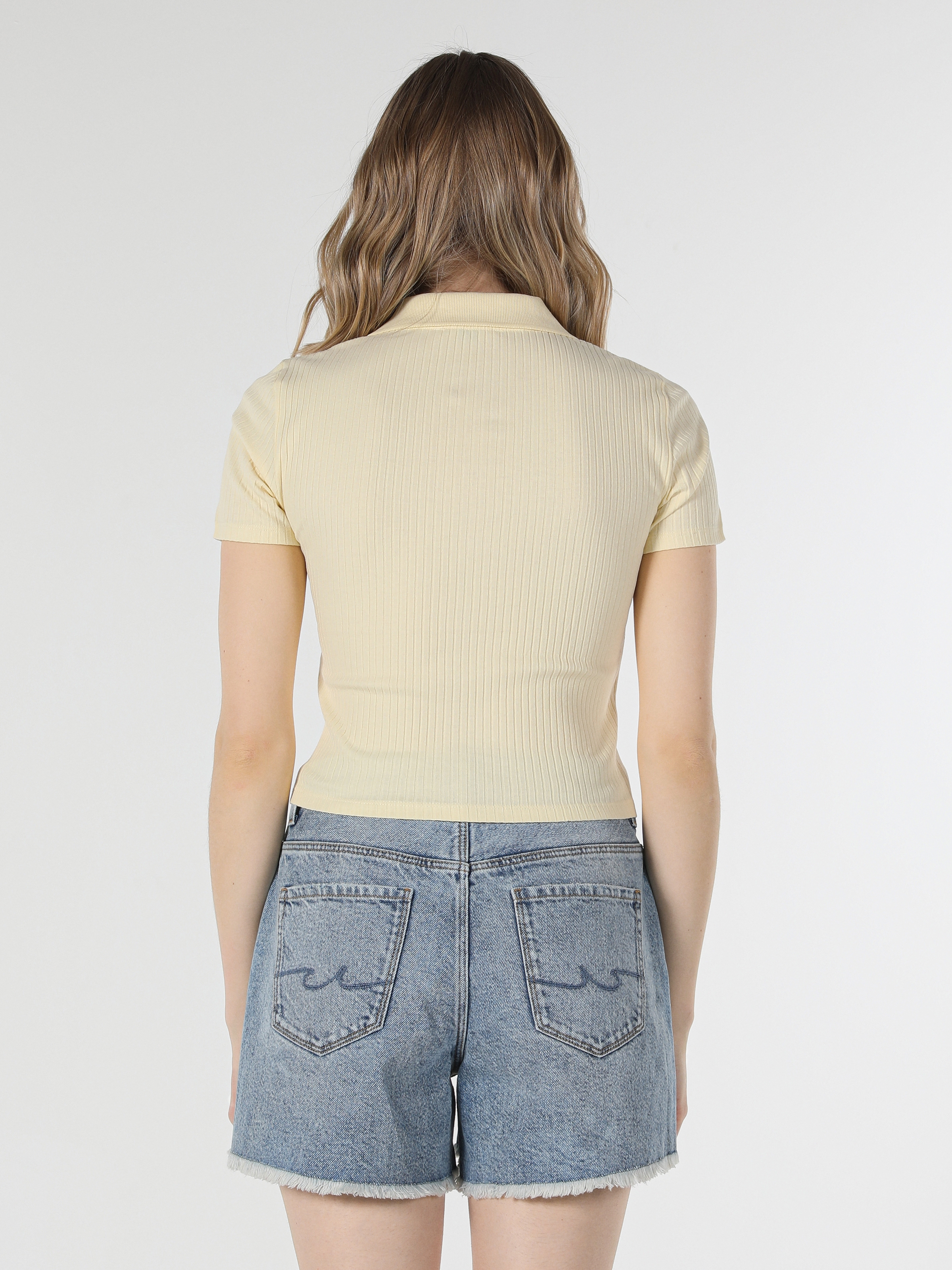 Slim Fit Polo Yaka Dar Kesim Sarı Kadın Kısa Kol Tişört