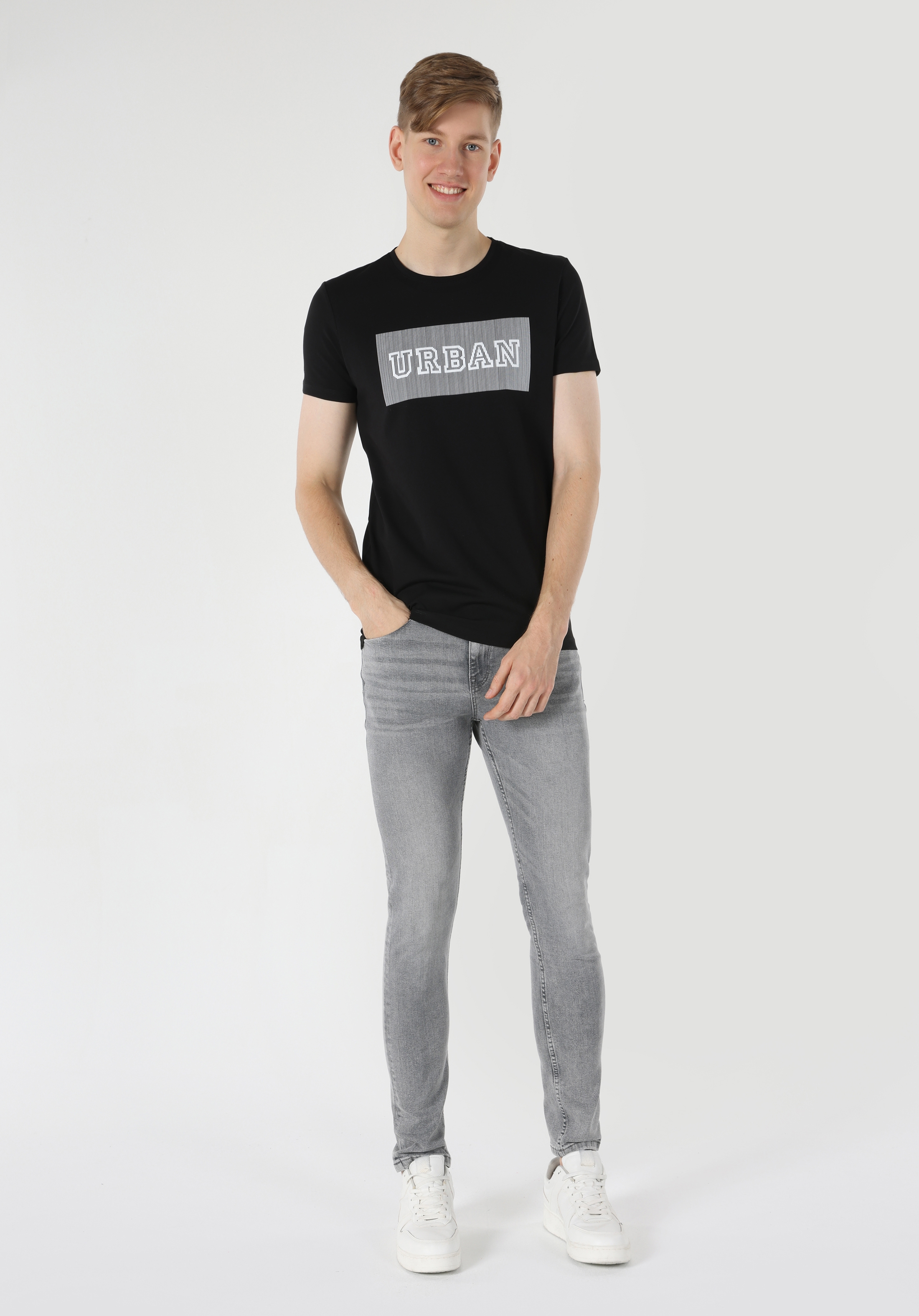 Slim Fit Yuvarlak Yaka Düz Erkek Siyah Kısa Kol Tişört Cl1061802