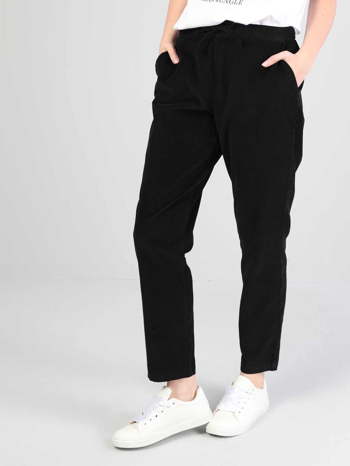 Regular Fit Orta Bel Düz Paça Kadın Siyah Pantolon Cl1045562