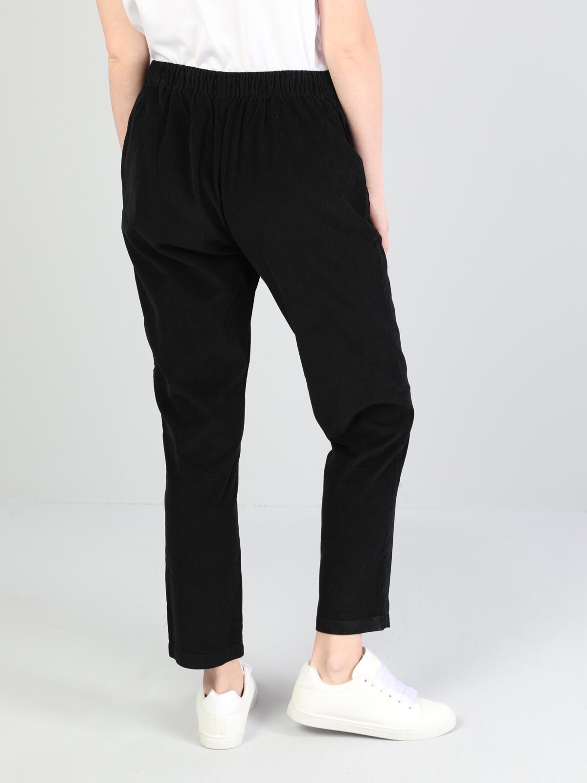 Regular Fit Orta Bel Düz Paça Kadın Siyah Pantolon Cl1045562
