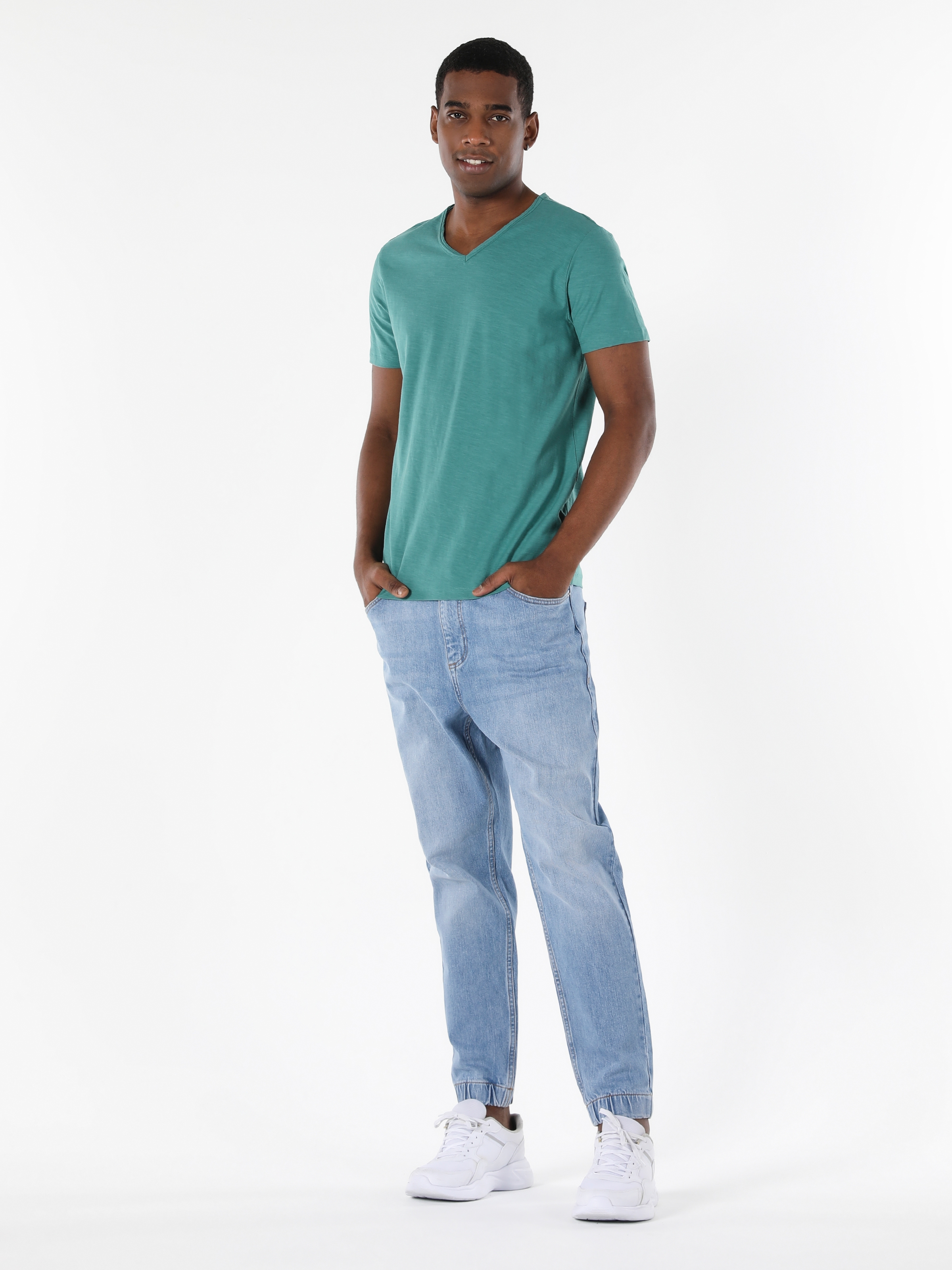Classic Fit V Yaka Düz Yeşil Erkek Kısa Kol Tişört