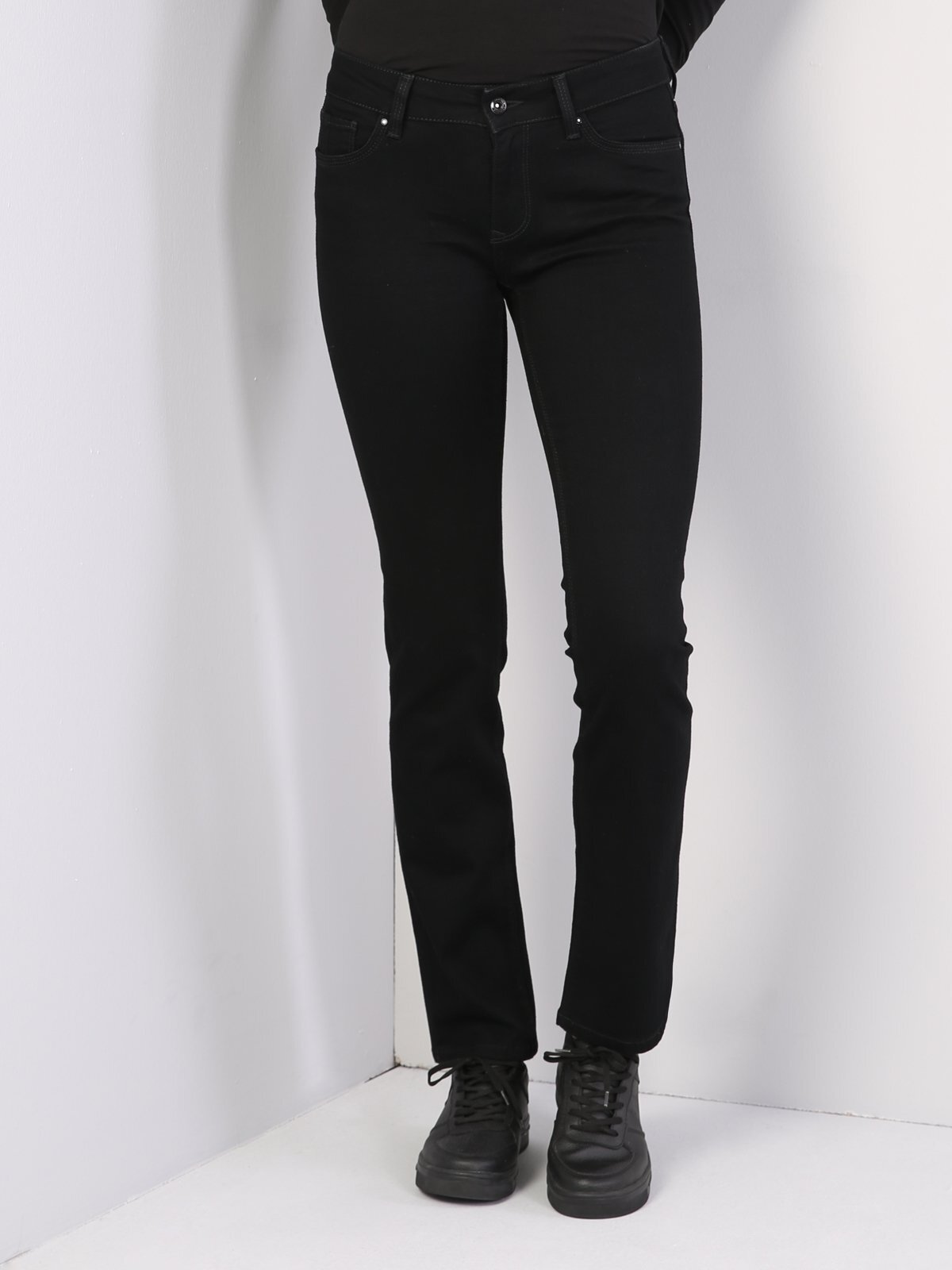 Colins 792 Mıla Orta Bel Düz Paça Regular Fit Siyah Kadın Jean Pantolon. 4
