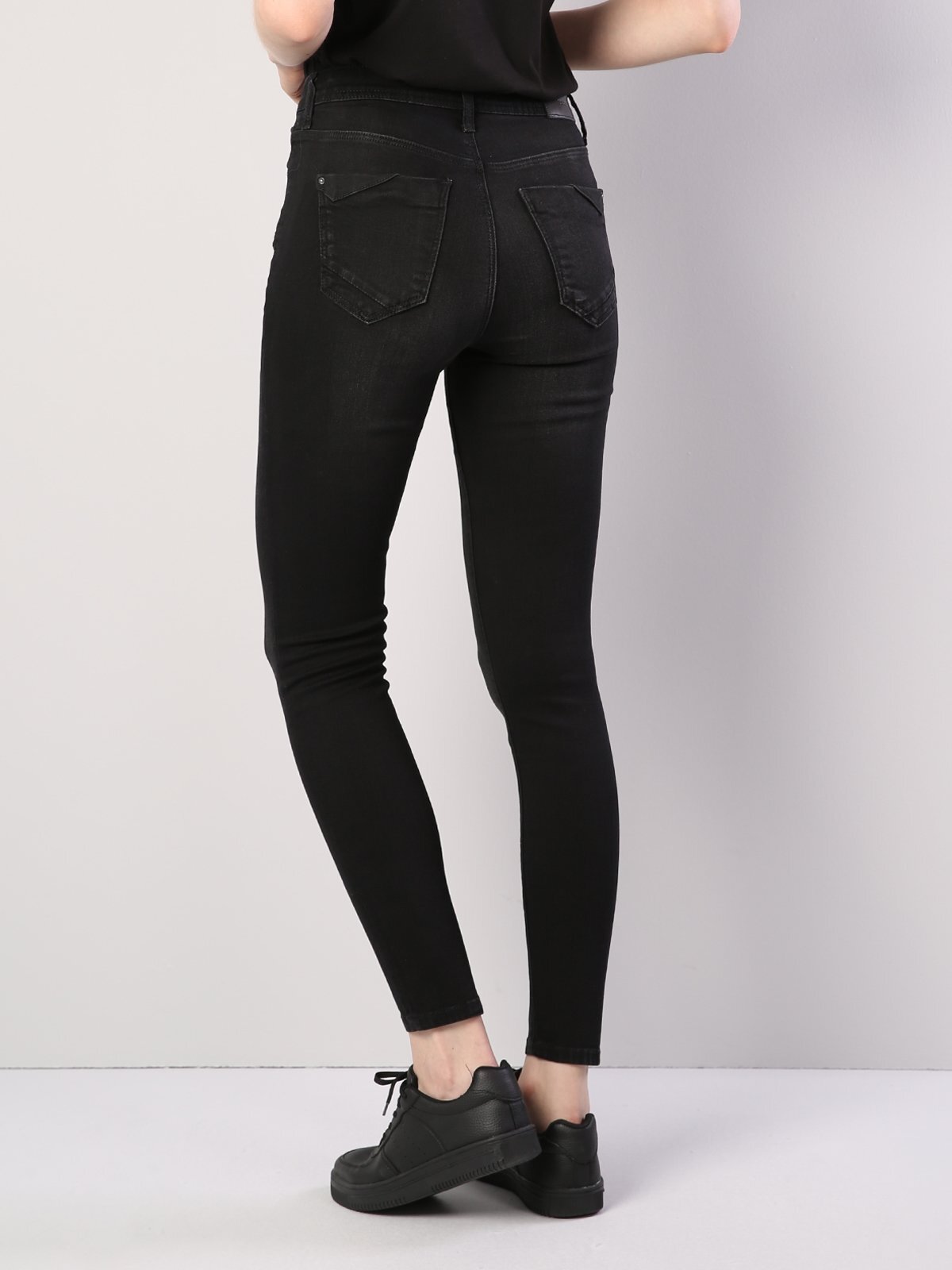 Colins 760 Dıana Yüksek Bel Dar Paça Super Slim Fit Siyah Kadın Jean Pantolon. 2