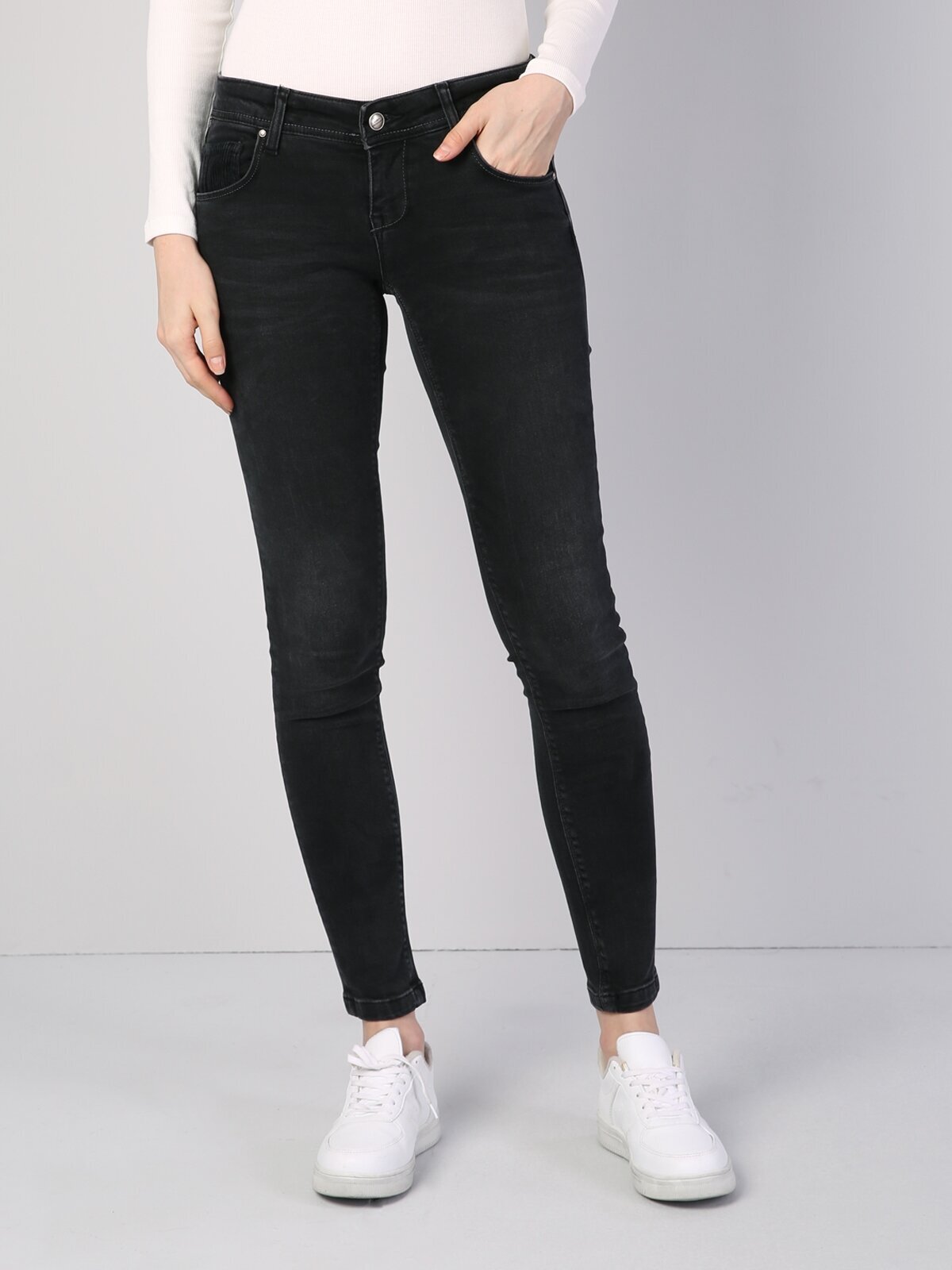 Colins 757 Sally Süper Düşük Bel Dar Paça Super Slim Fit Siyah Kadın Jean Pantolon. 4 Colins 757 Sally Süper Düşük Bel Dar Paça Super Slim Fit Siyah Kadın Jean Pantolon. 4