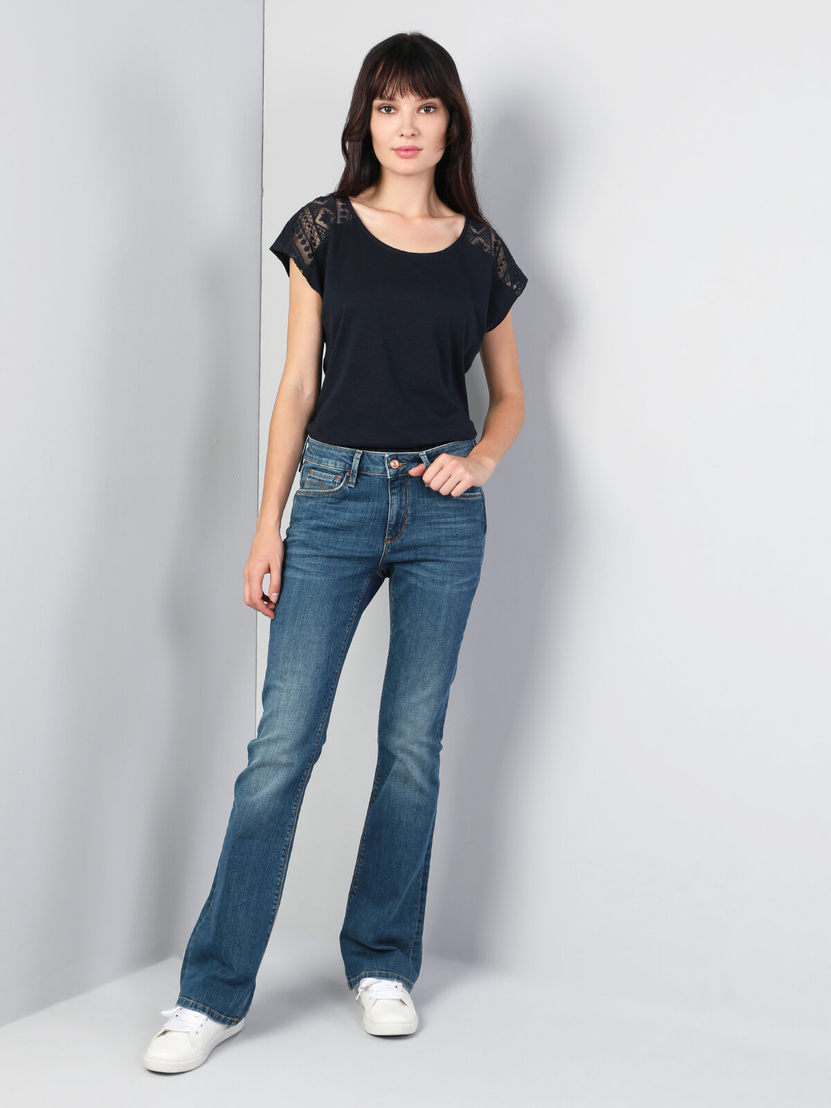 Colins 791 Monıca Orta Bel Rahat Paça Regular Fit Koyu Mavi Kadın Jean Pantolon. 3