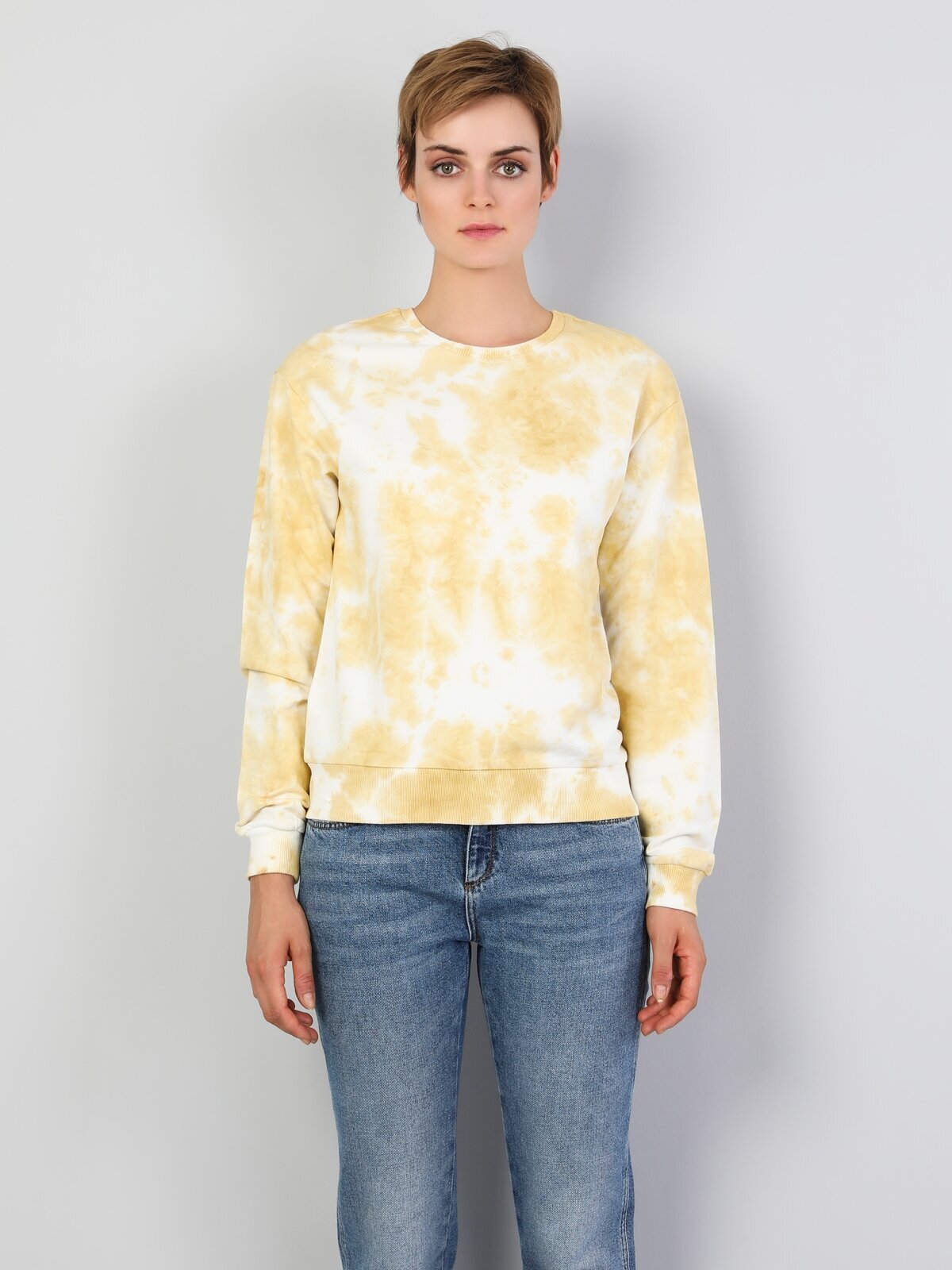 Colins Yellow Woman Sweatshirt. 4