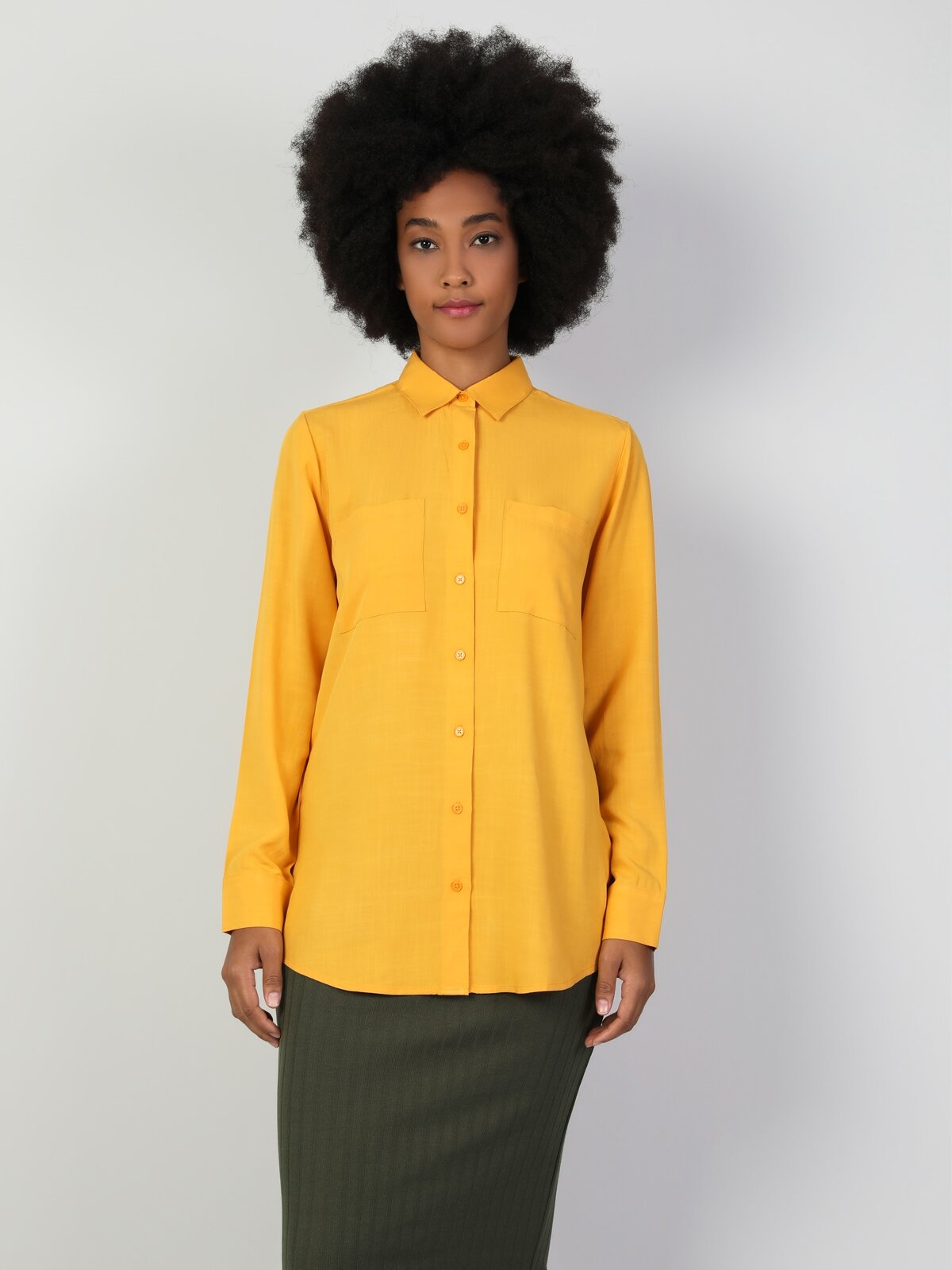 Colins Basic Cepli Regular Fit Kadın Sarı Uzun Kol Gömlek. 4