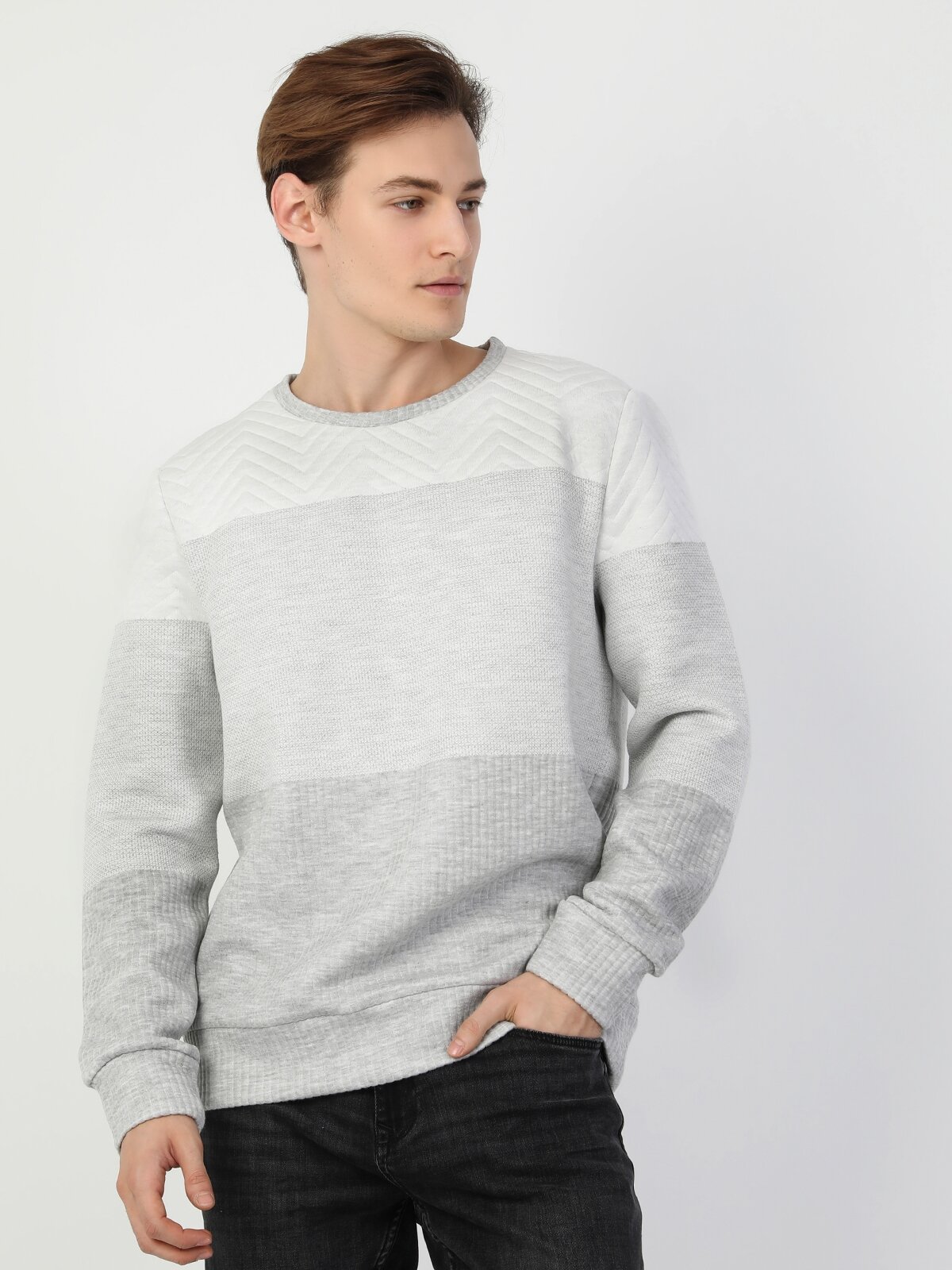 Colins Men Sweatshirt. 1