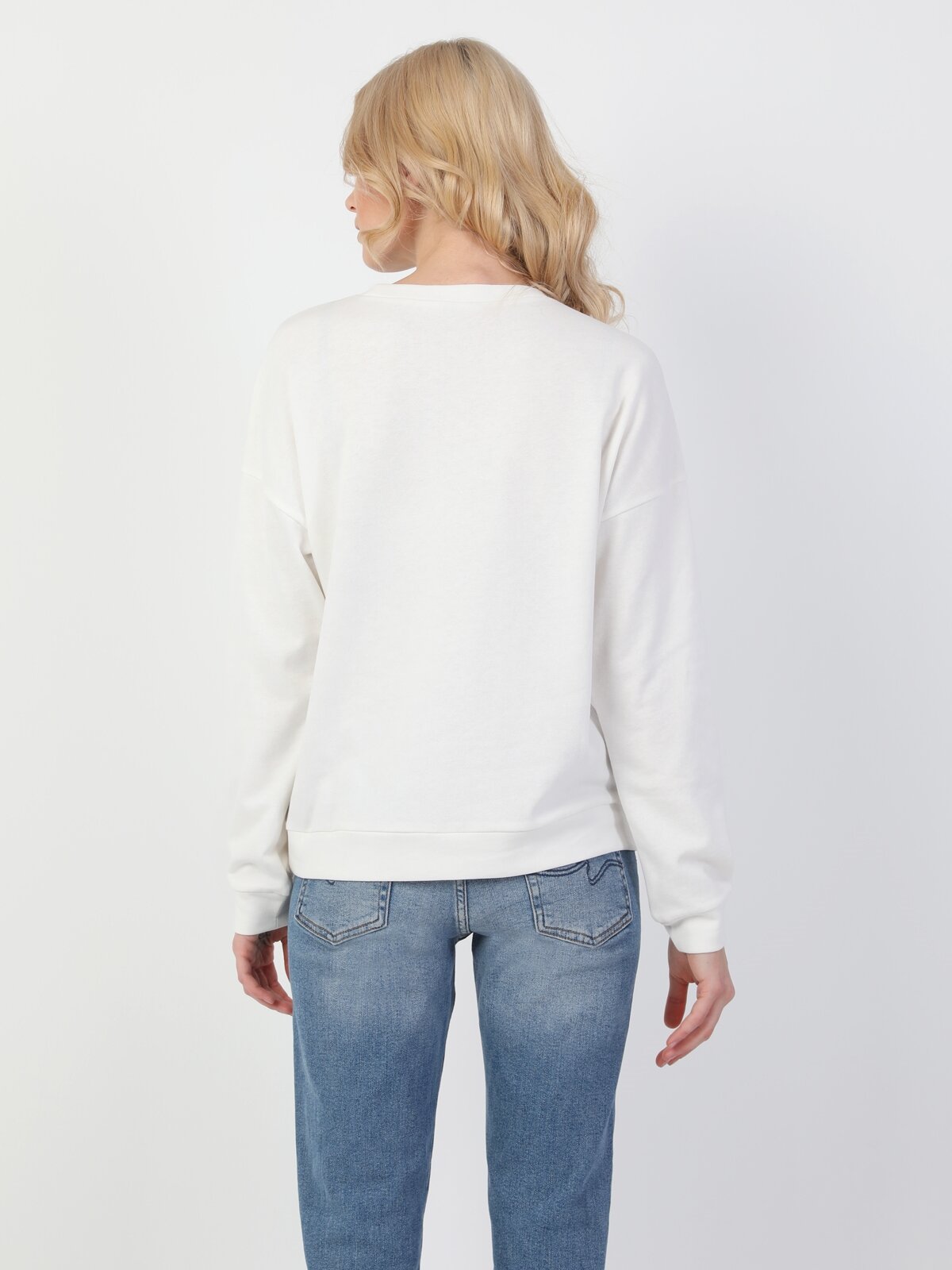 Colins Regular Fit Beyaz Kadın Sweatshirt. 2
