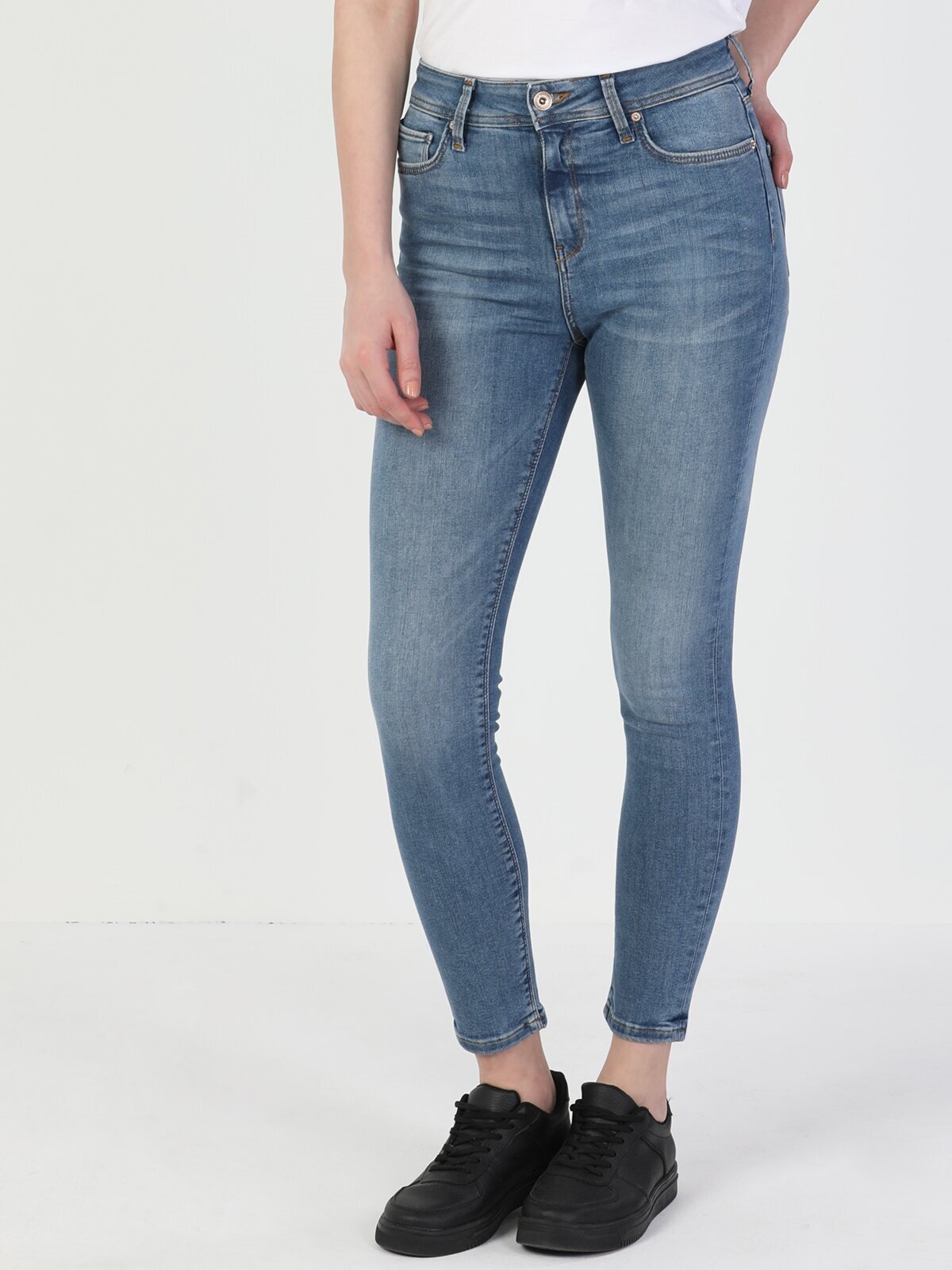 Colins 760 Dıana Yüksek Bel Dar Paça Super Slim Fit Açık Mavi Kadın Jean Pantolon. 3
