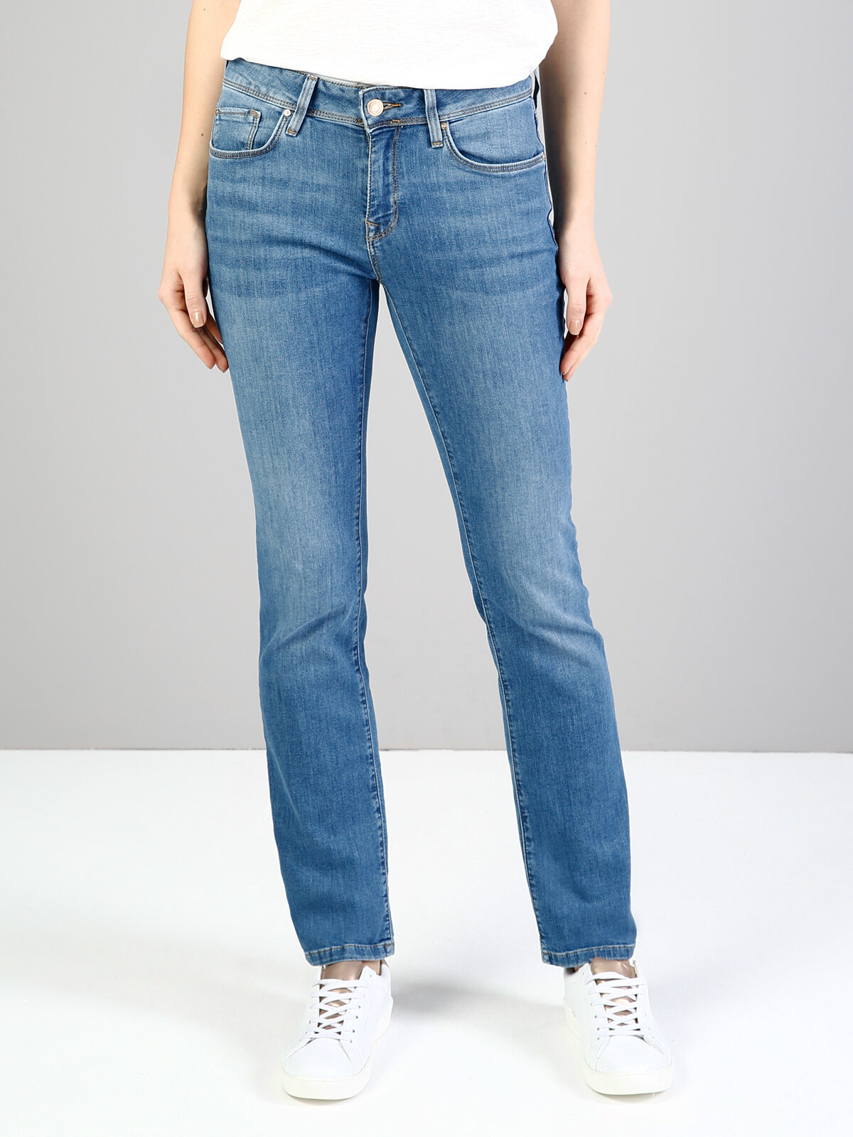 Colins 792 Mıla Regular Fit Orta Bel Düz Paça Kadın İndigo Jean Pantolon. 4 Colins 792 Mıla Regular Fit Orta Bel Düz Paça Kadın İndigo Jean Pantolon. 4