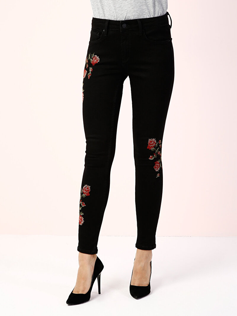 Super Slim Fit Orta Bel Dar Paça Kadın Siyah Jean Pantolon