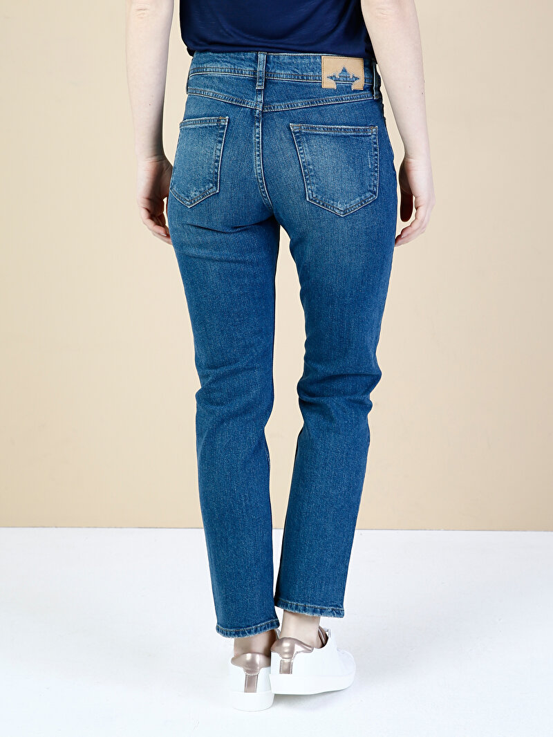 Slim Fit Orta Bel Daralan Paça Kadın İndigo Jean Pantolon