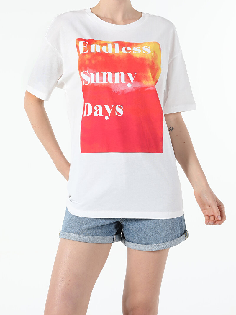 Comfort Fit Yuvarlak Yaka Baskılı Kadın Örme Beyaz Kısa Kol Tişört