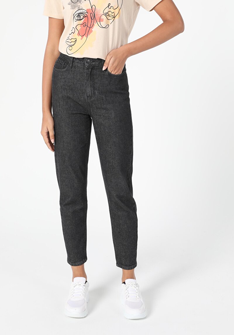 Mom Fit Yüksek Bel Daralan Paça Kadın Denim Jean Pantolon