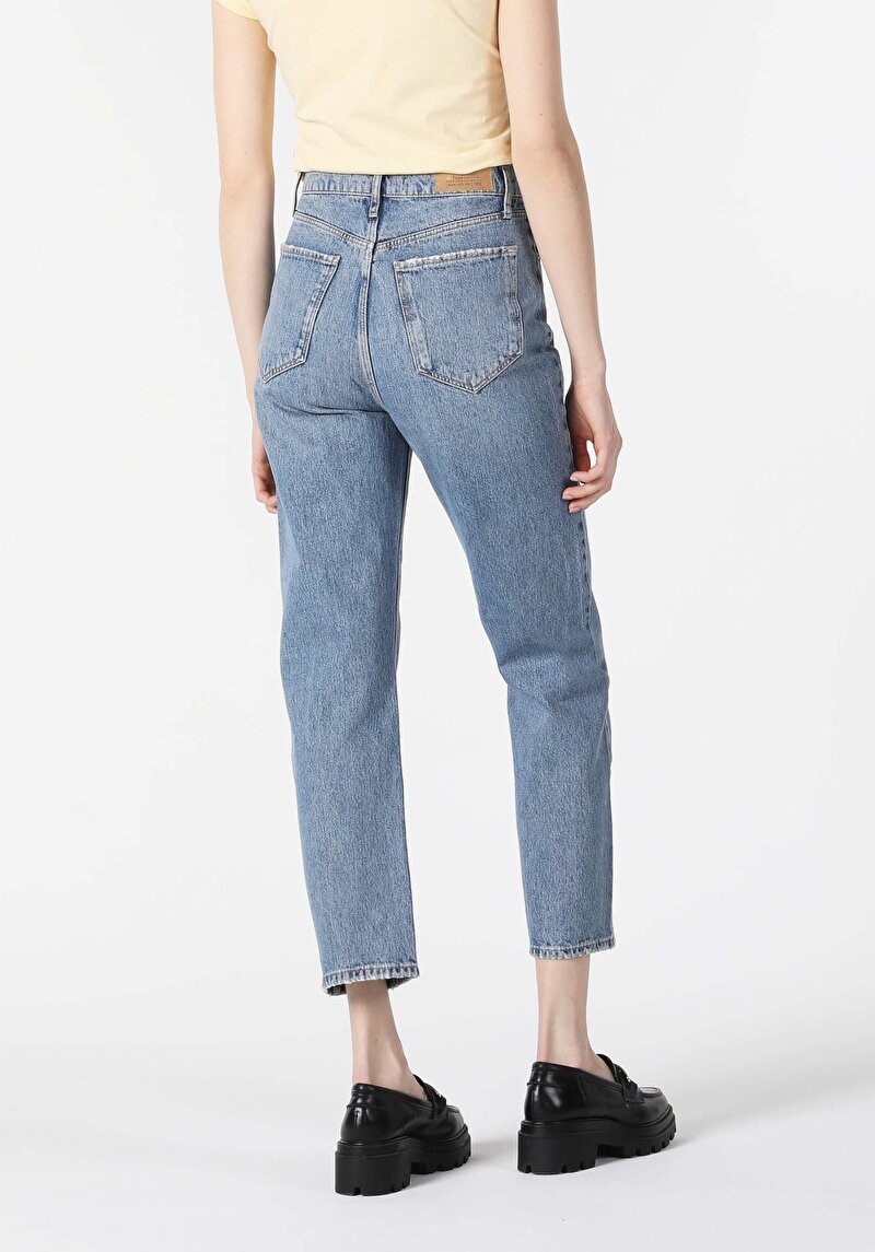 Regular Fit Yüksel Bel Düz Paça Kadın İndigo Jean Pantolon