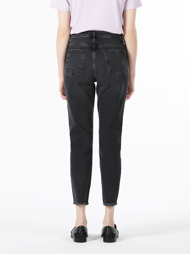 Slim Fit Orta Bel Daralan Paça Kadın Denim Jean Pantolon