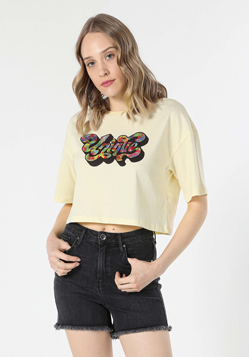 Comfort Fit Yuvarlak Yaka Baskılı Kadın Sari Kısa Kol Tişört