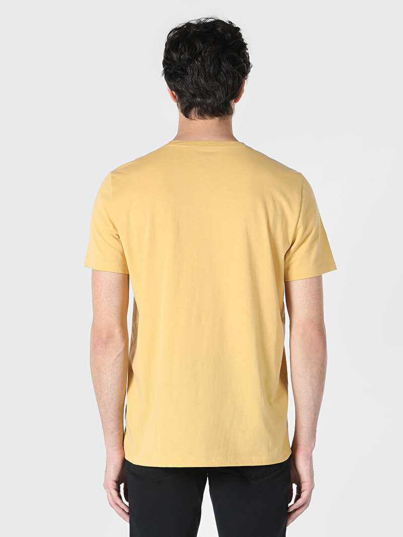 Regular Fit Yuvarlak Yaka Düz Cepsiz Erkek Sarı Kısa Kol Tişört