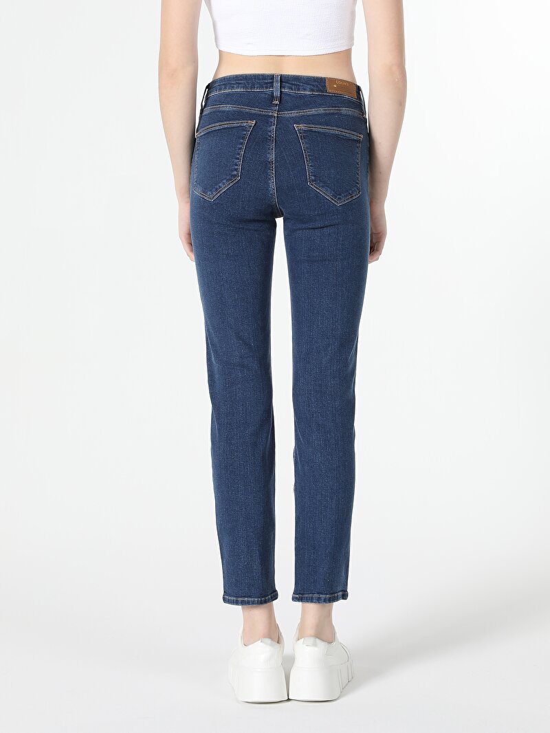 Slim Fit Orta Bel Düz Paça Kadın İndigo Jean Pantolon
