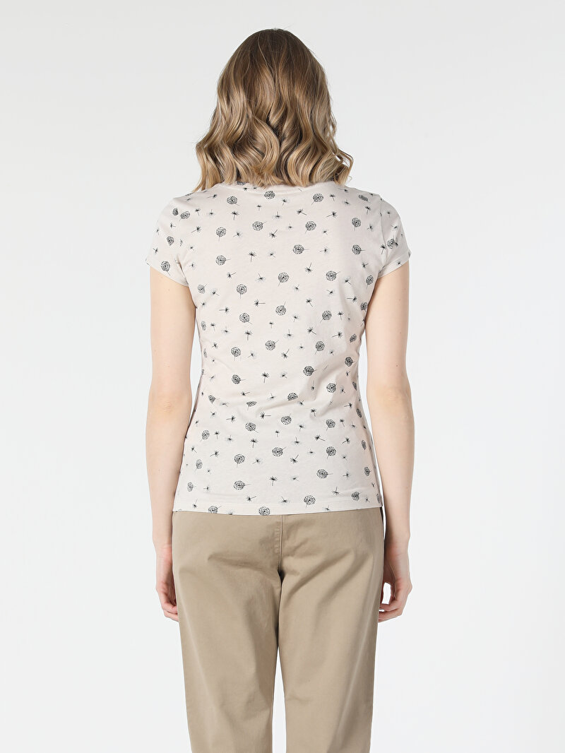 Slim Fit Yuvarlak Yaka Baskılı Kadın Bej Kısa Kol Tişört