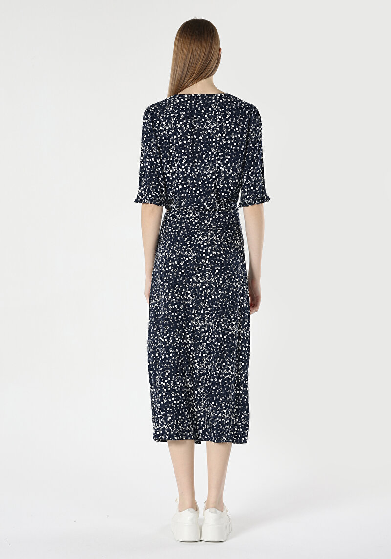 Regular Fit V Yaka Kadın Lacivert Kısa Kol Gömlek