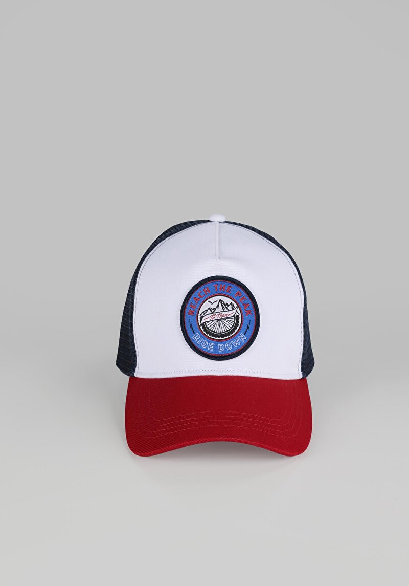 Erkek Kirmizi Şapka