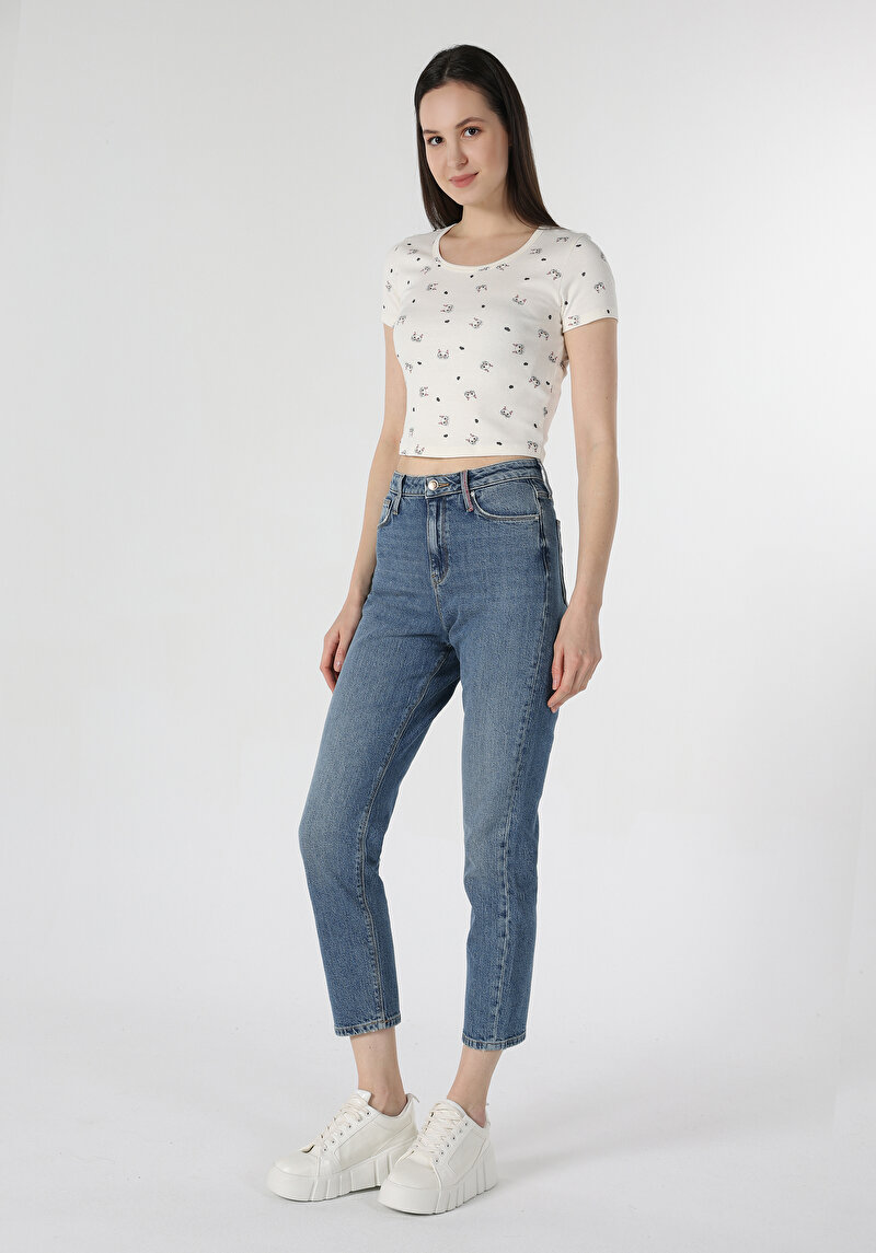 Slim Fit Yuvarlak Yaka Baskılı Kadın Beyaz Kısa Kol Tişört