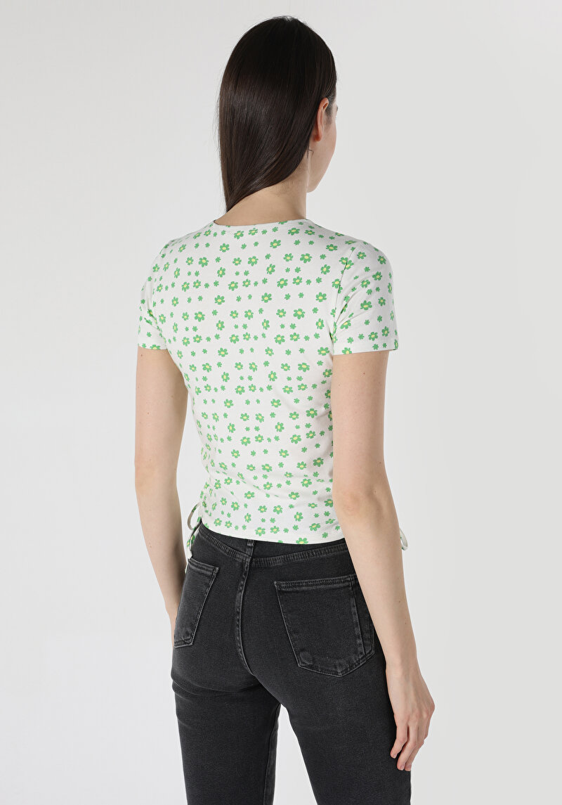Slim Fit Yuvarlak Yaka Çiçekli Kadın Beyaz Kısa Kol Tişört