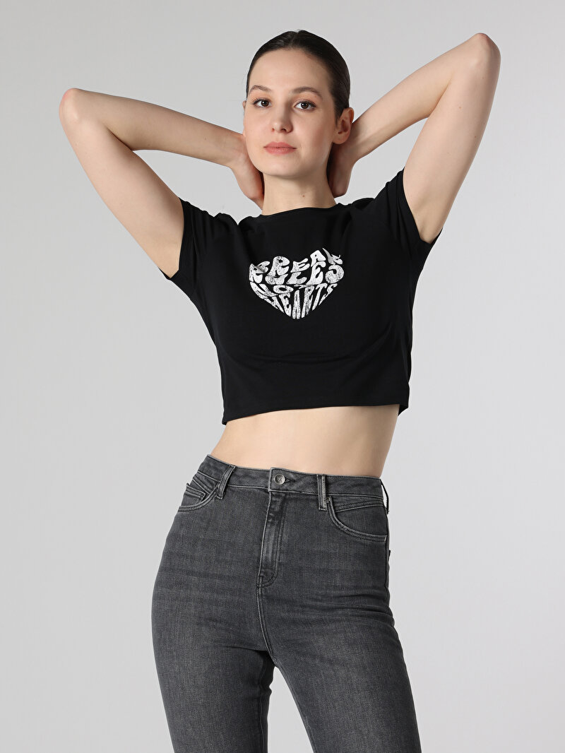 Slim Fit Yuvarlak Yaka Baskılı Kadın Siyah Kısa Kol Tişört
