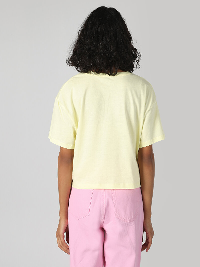 Regular Fit Yuvarlak Yaka Baskılı Kadın Sari Kısa Kol Tişört