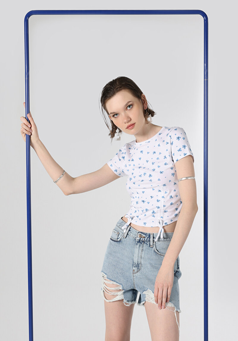 Slim Fit Yuvarlak Yaka Baskılı Kadın Beyaz Kısa Kol Tişört