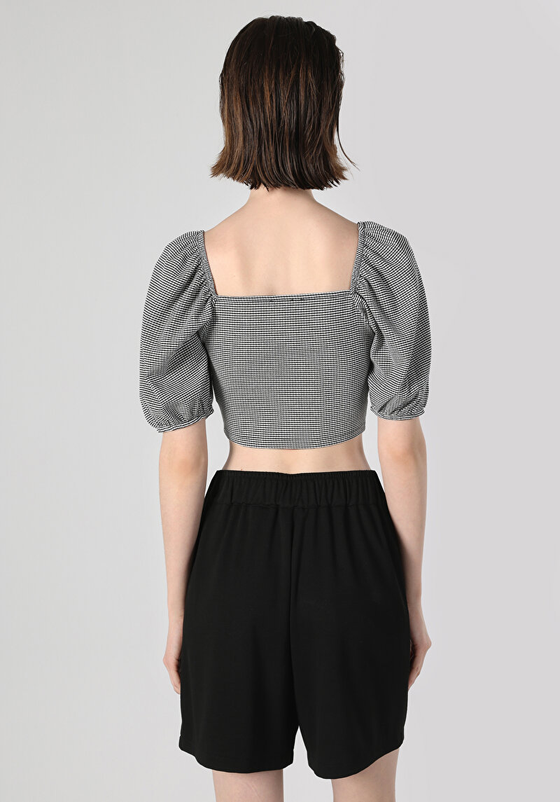 Slim Fit Kare Yaka Kadın Siyah Kısa Kol Tişört