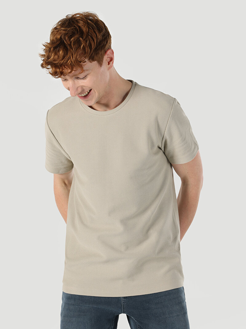 Regular Fit Yuvarlak Yaka Jakarlı Erkek Bej Kısa Kol Tişört