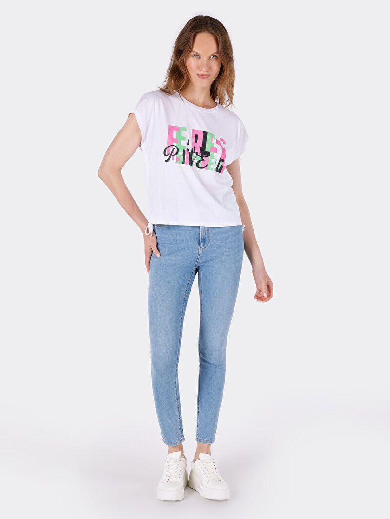 Regular Fit Yuvarlak Yaka Baskılı Kadın Beyaz Kısa Kol Tişört