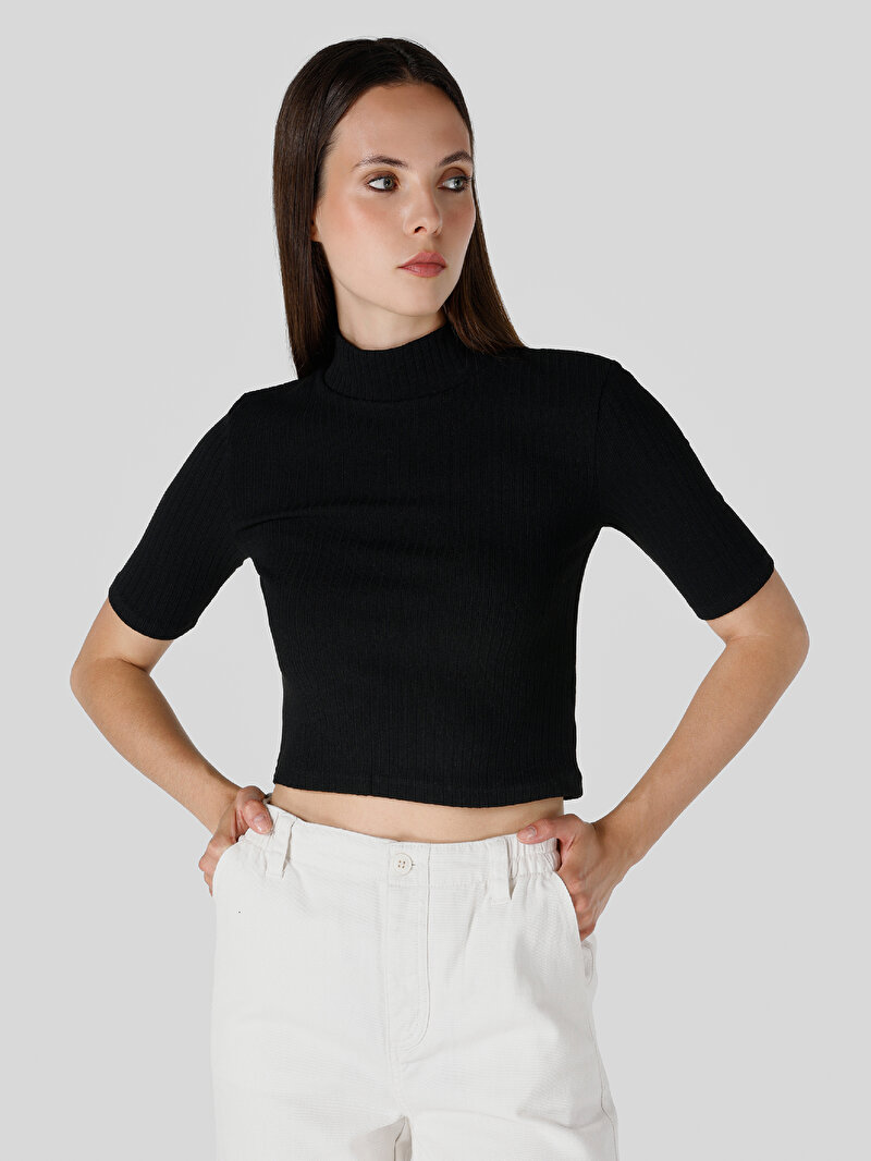 Slim Fit Yarım Balıkçı Yaka Kadın Siyah Kısa Kol Tişört