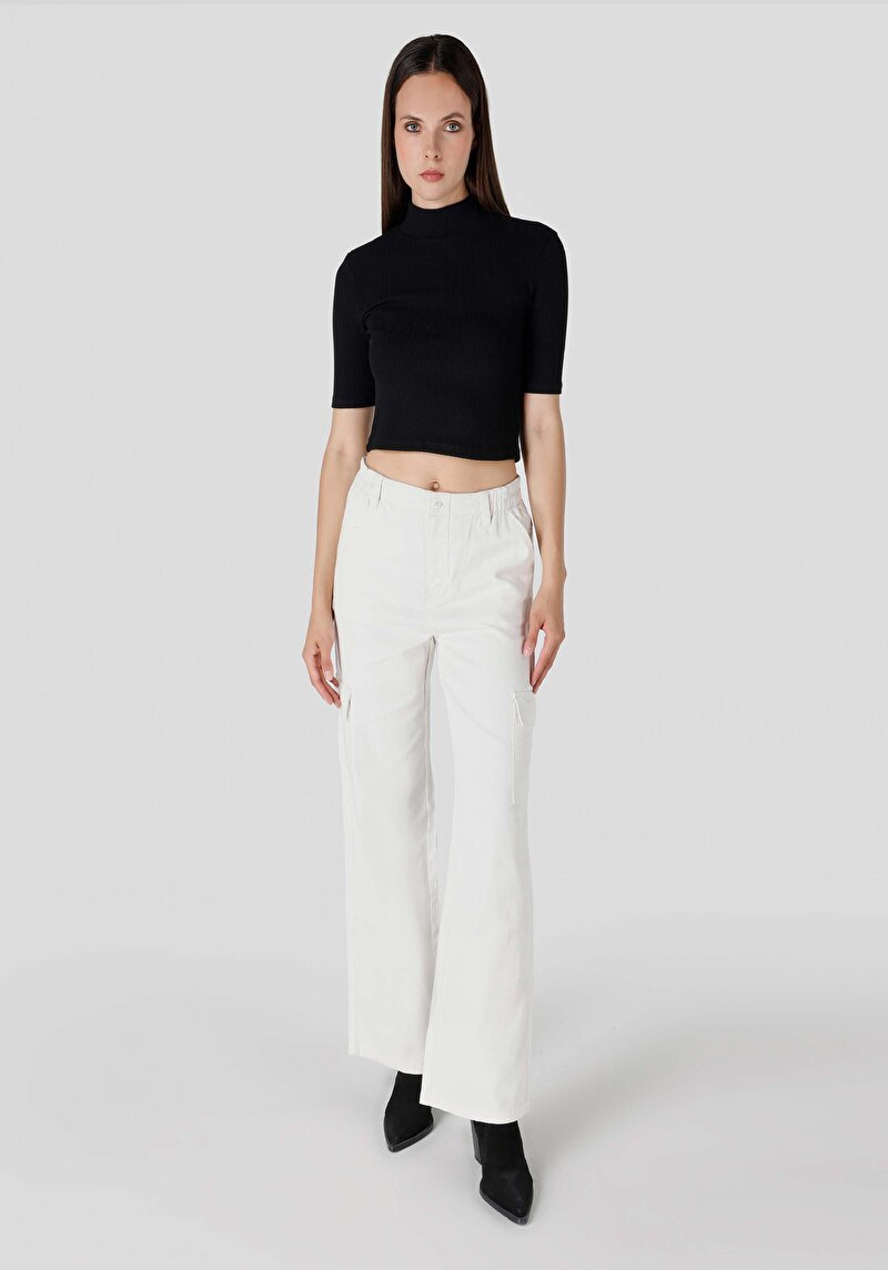 Slim Fit Yarım Balıkçı Yaka Kadın Siyah Kısa Kol Tişört