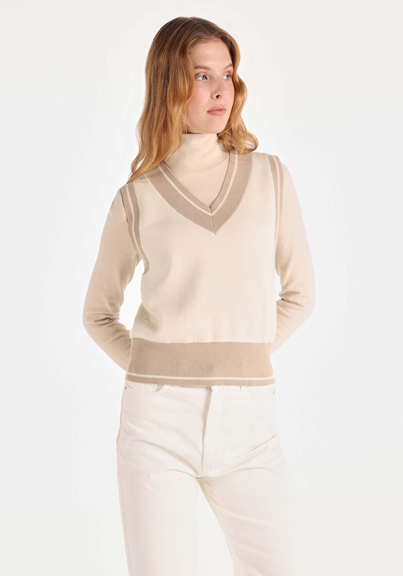 Regular Fit V Yaka Düz Kadın Bej Kazak