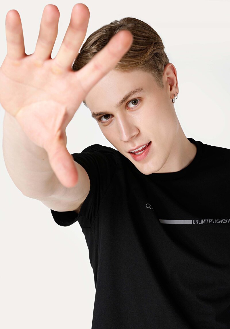 Regular Fit Yuvarlak Yaka  Erkek Siyah Kısa Kol Tişört