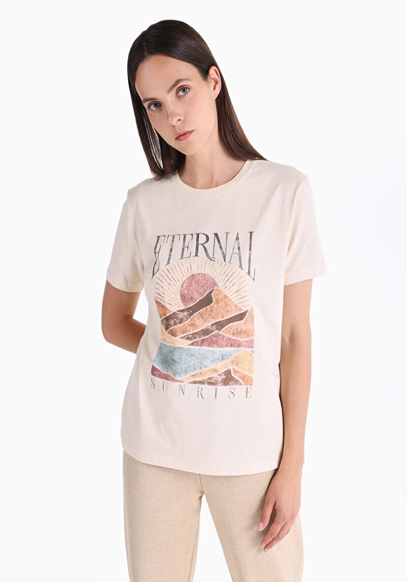 Regular Fit Yuvarlak Yaka Kadın Beyaz Kısa Kol Tişört